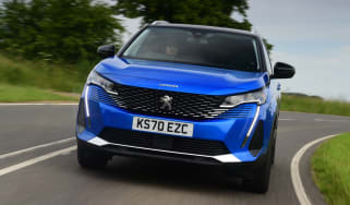 Peugeot 3008 - full front